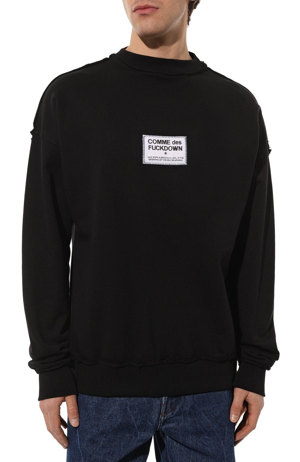 Chic Raw Cut Crewneck Sweatshirt in Black