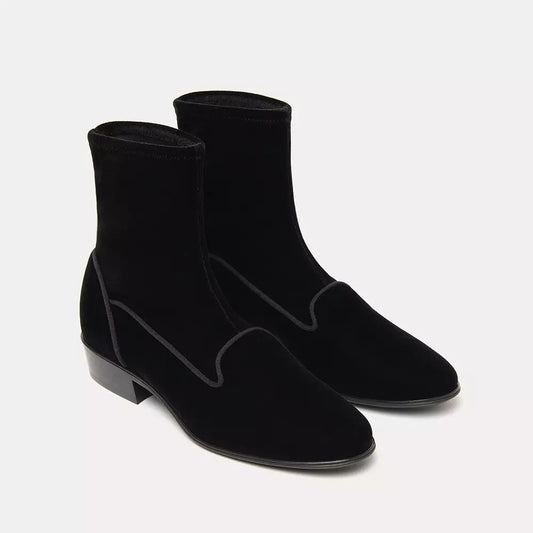 Sleek Suede Ankle Boots in Elegant Black