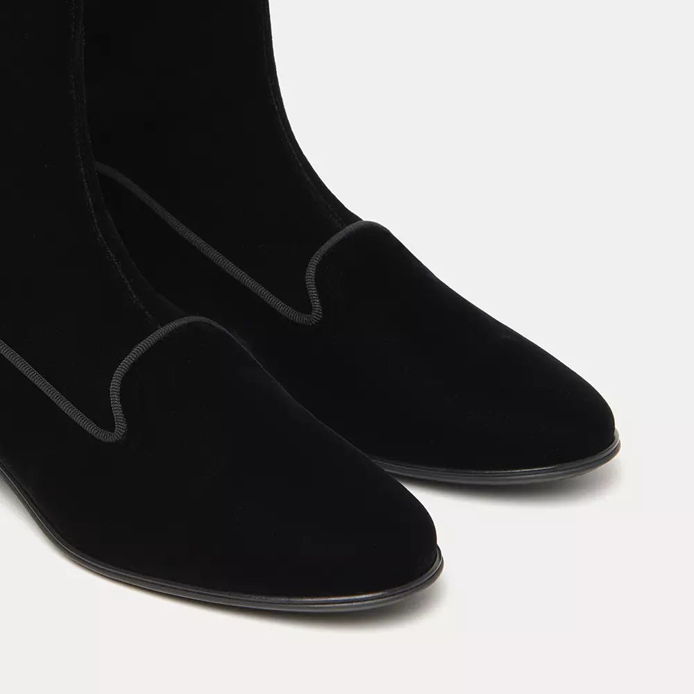 Sleek Suede Ankle Boots in Elegant Black