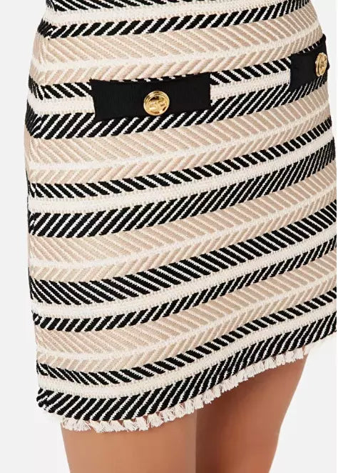 Chic Herringbone Miniskirt with Tufted Hem