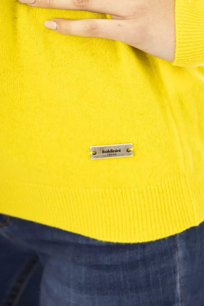 Chic Wool-Cashmere Crewneck Sweater in Yellow