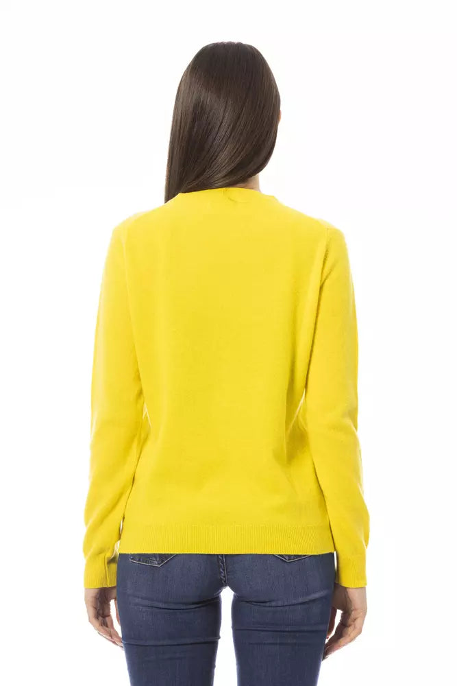 Chic Wool-Cashmere Crewneck Sweater in Yellow