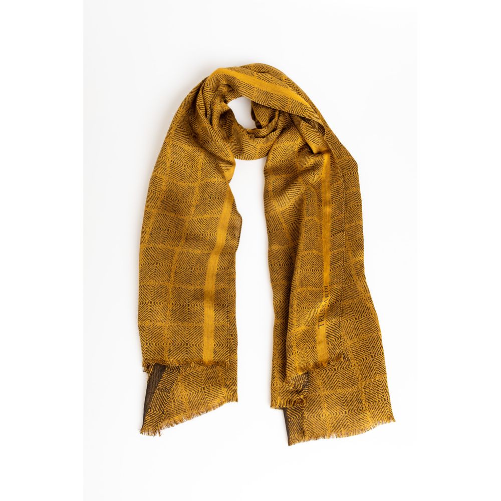 Elegant Yellow Scarf for the Discerning Gentleman