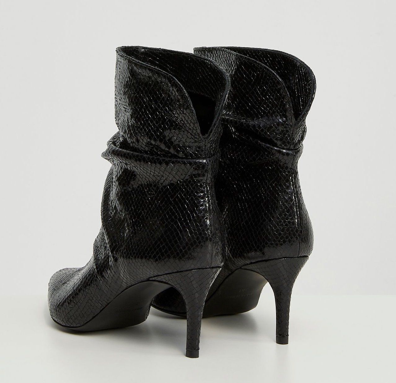 Chic Ankle Boots with Piton Texture