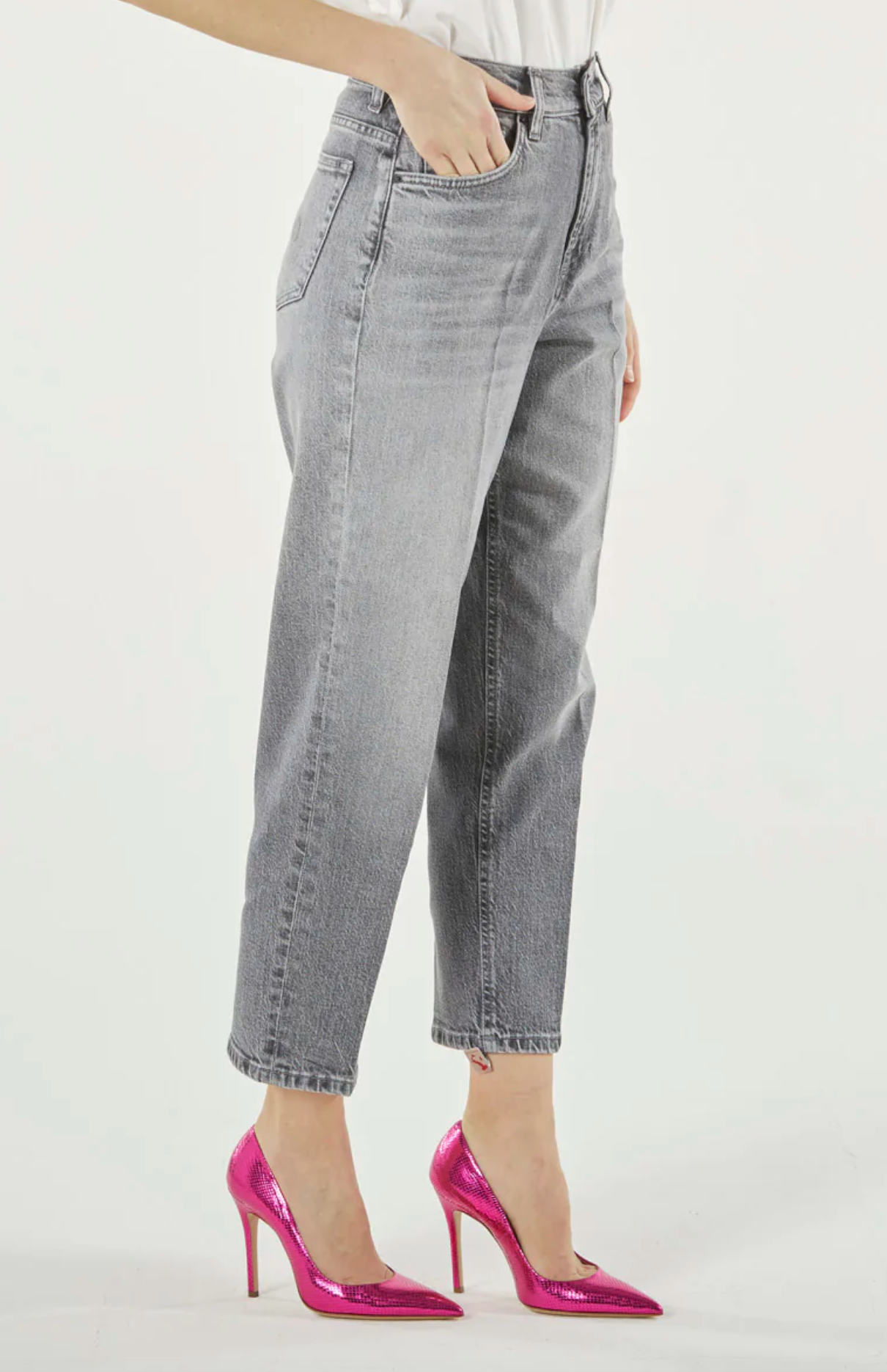 Chic Gray Designer Denim - Elegant & Versatile