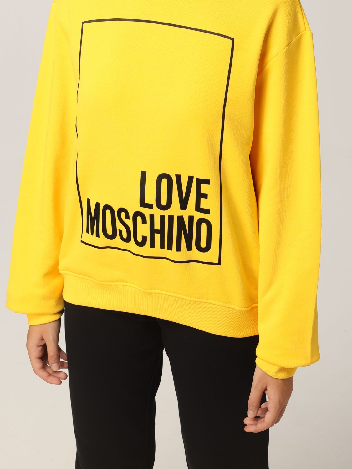 Chic Yellow Sweatshirt with Logo Emblem