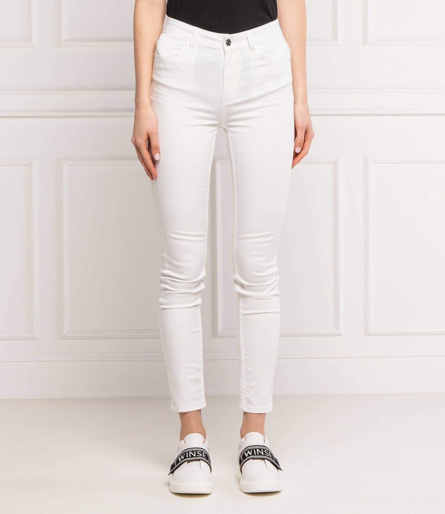 Chic White Slim-Fit Women's Jeans