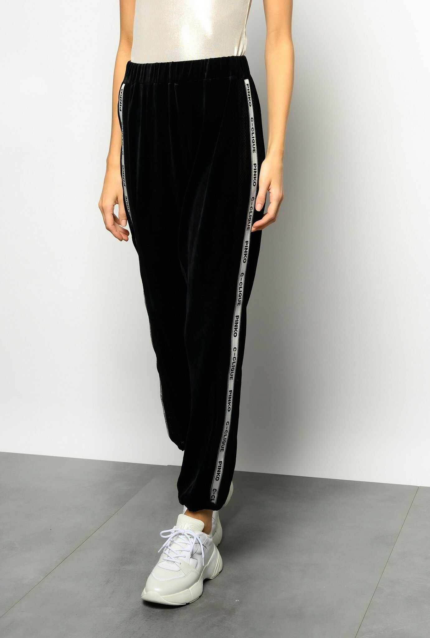 Chic Velvety Sports Trousers with Contrasting Mesh Band