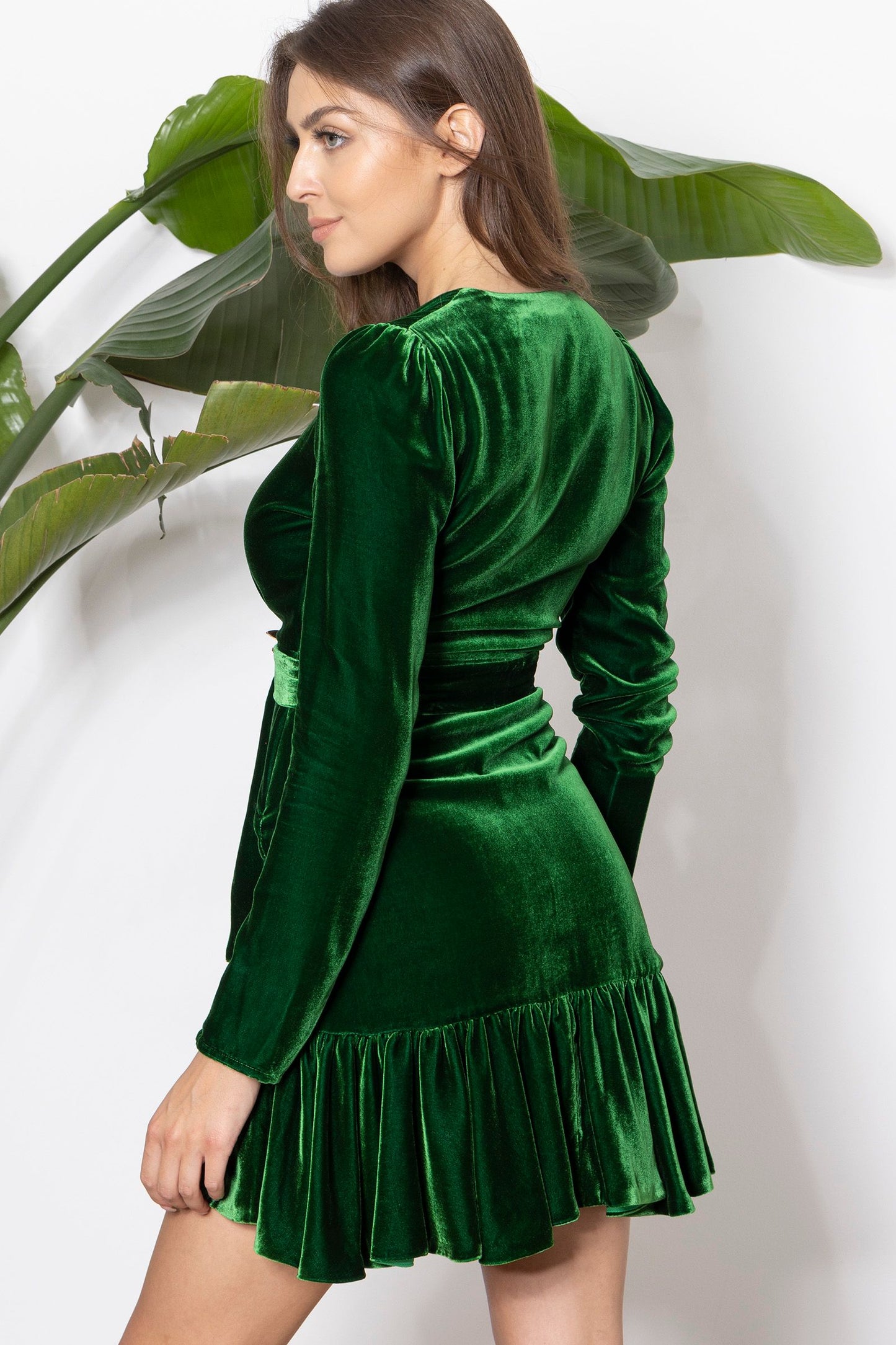 Elegant Green Velvet Cocktail Dress with V-Neck