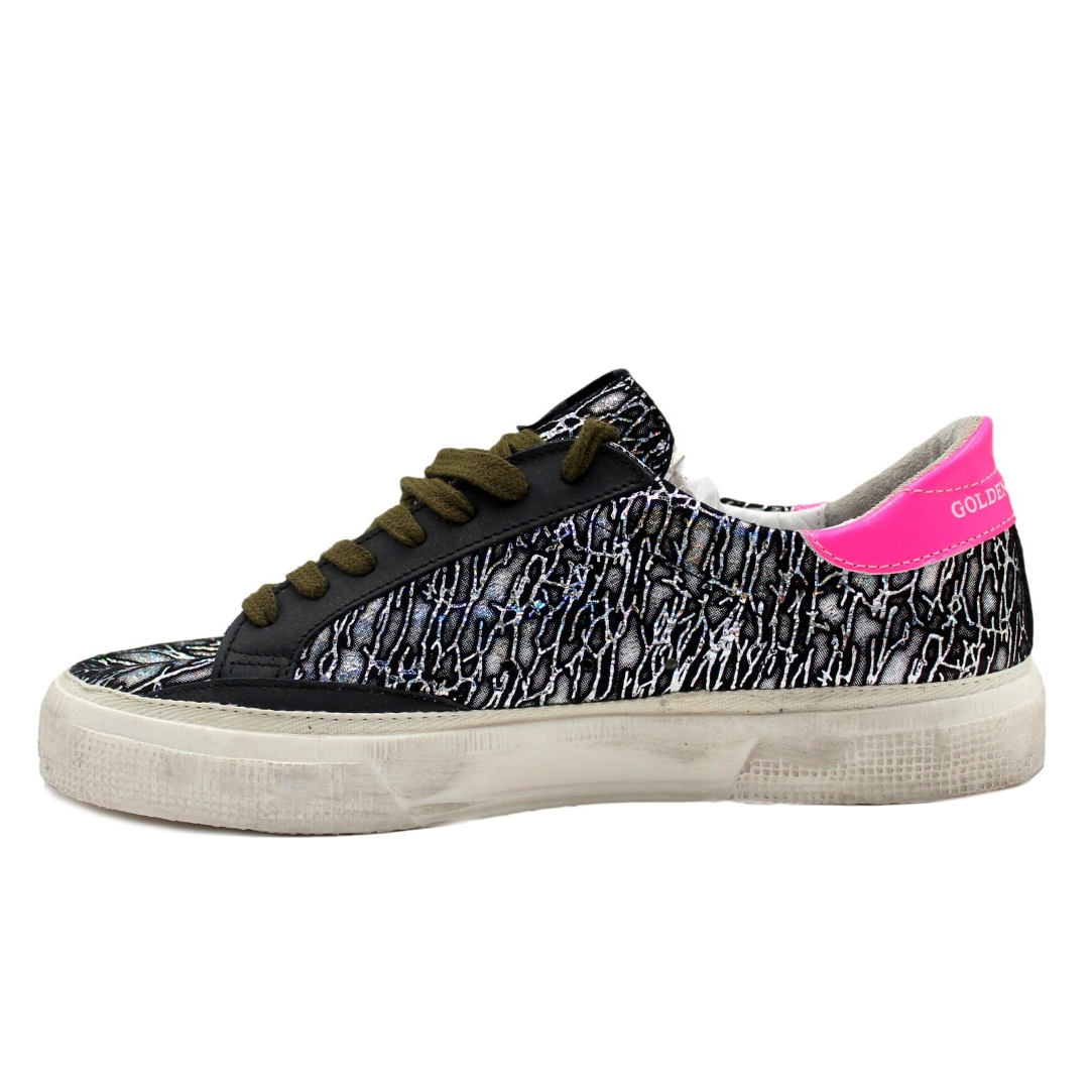 Chic Calfskin Low Sneakers with Suede Star