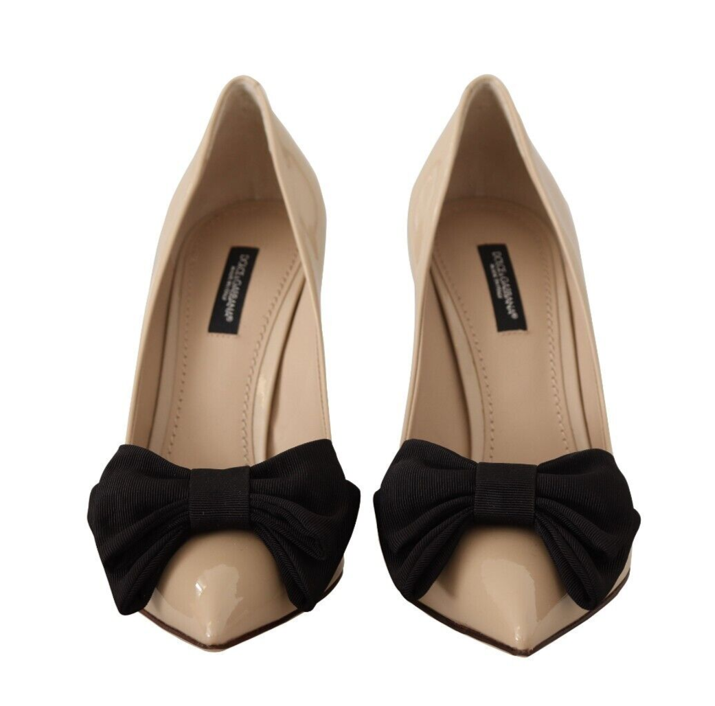 Beige Patent Leather Pumps with Black Bow