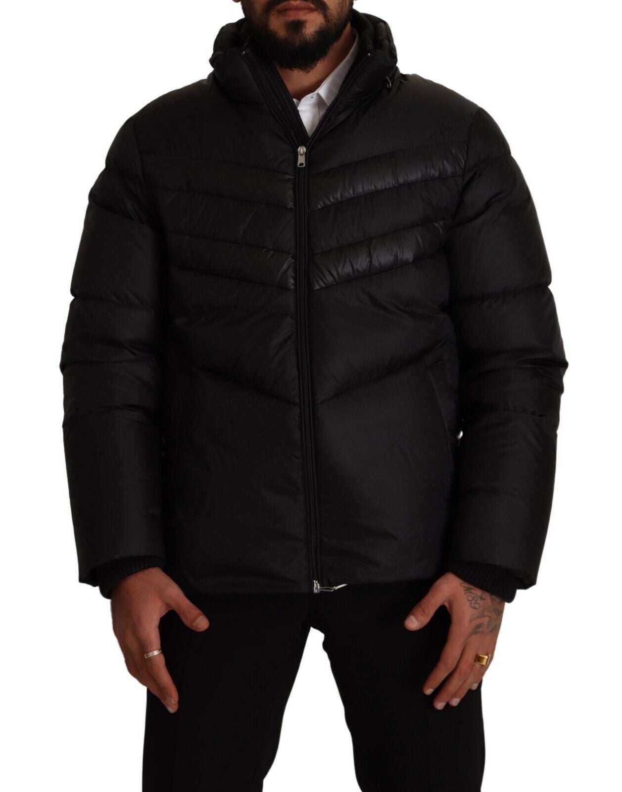 Sleek Black Puffer Jacket with Zipper Closure