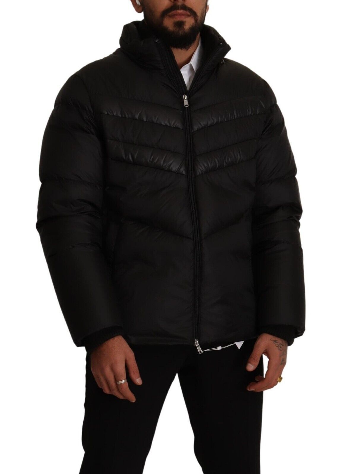 Sleek Black Puffer Jacket with Zipper Closure