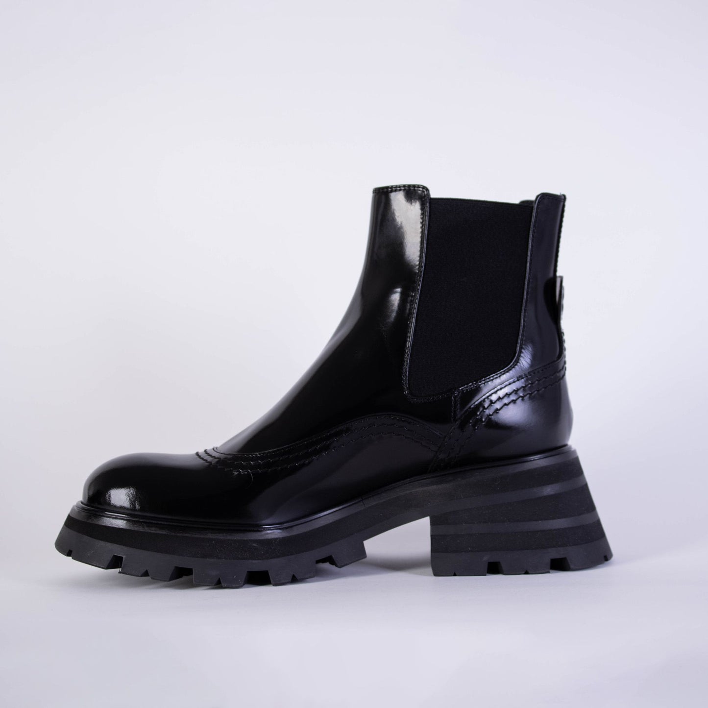 Elegant Chelsea Leather Boots