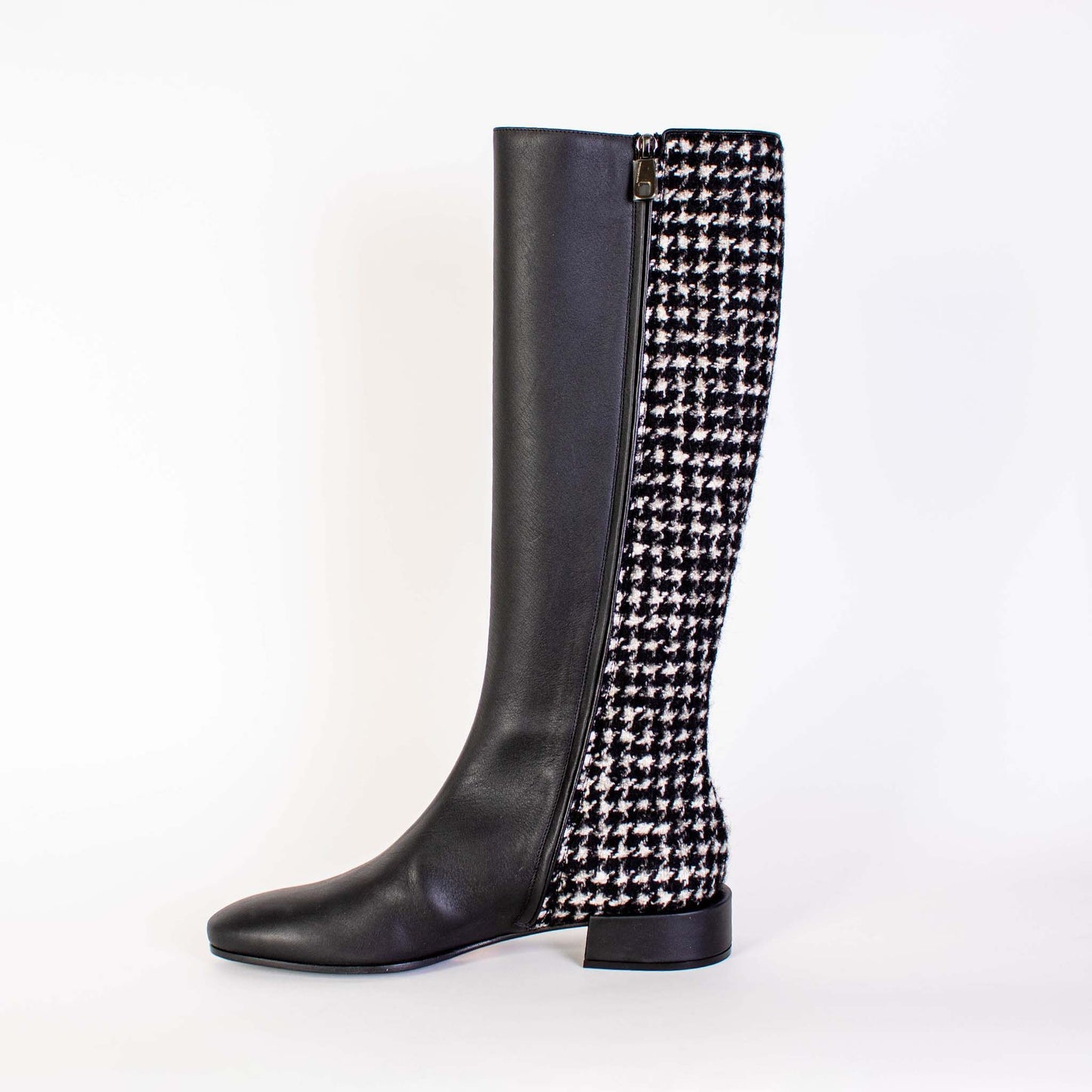 Elegant Black Leather Boots with Knit Detail