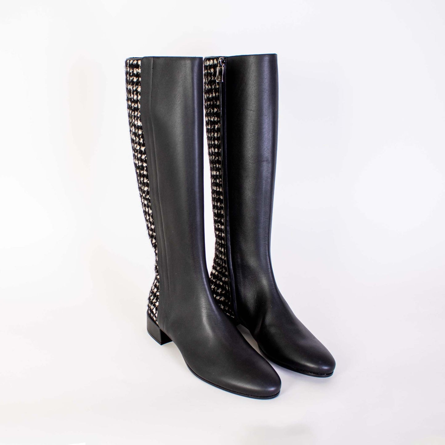 Elegant Black Leather Boots with Knit Detail