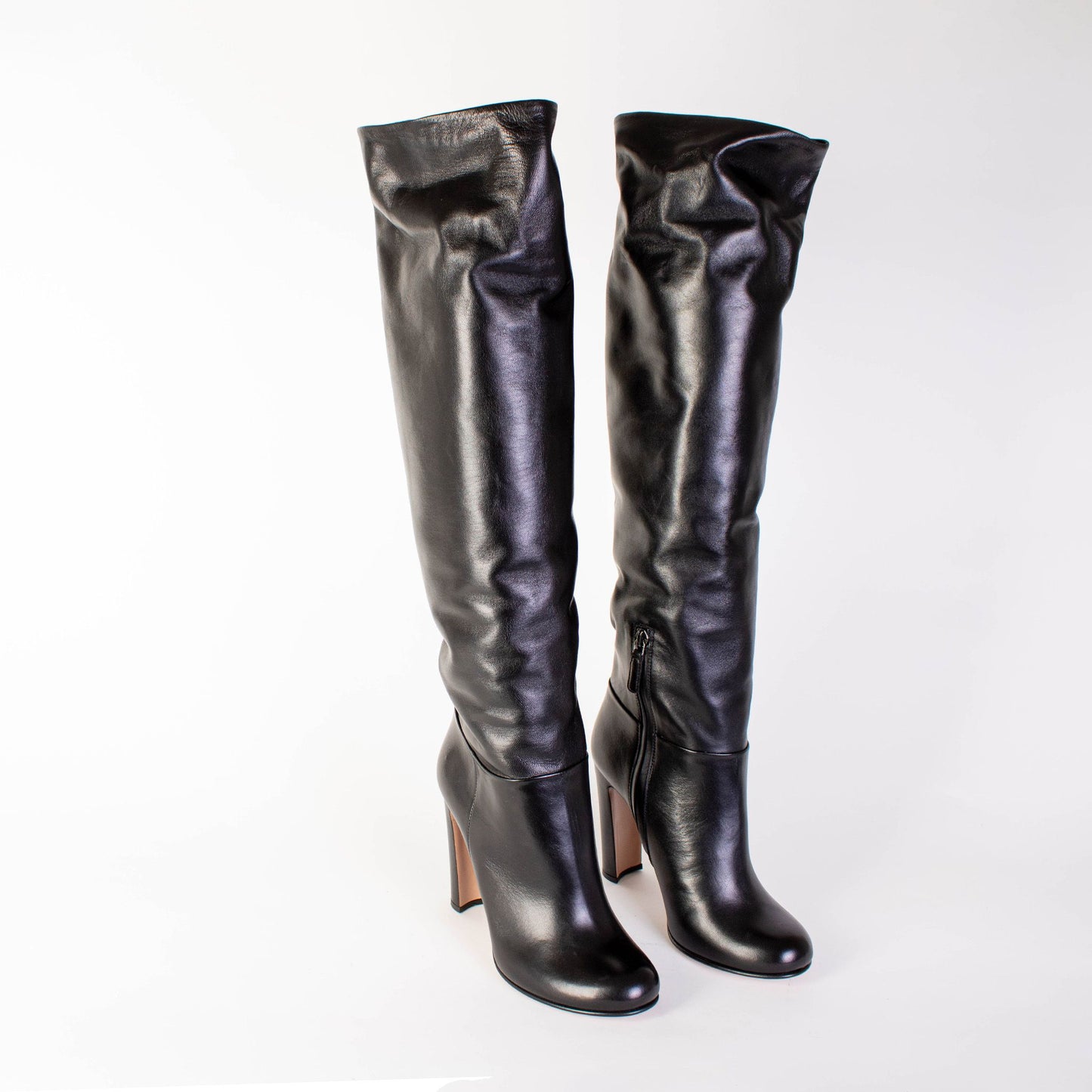 Elegant Black Leather Boots with Side Zip Closure