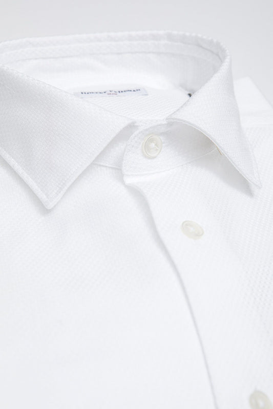 Elegant Medium Slim Collar White Shirt