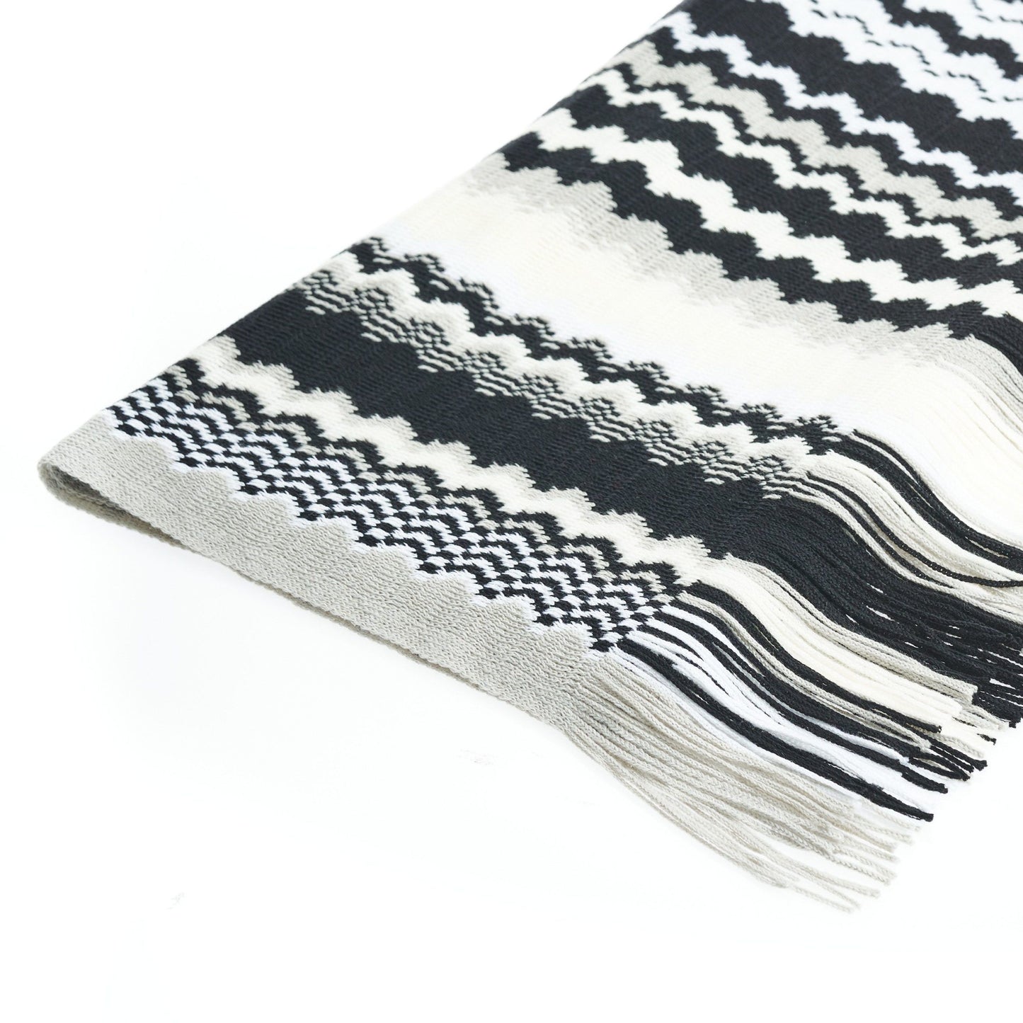 Chic Geometric Patterned Scarf with Fringes