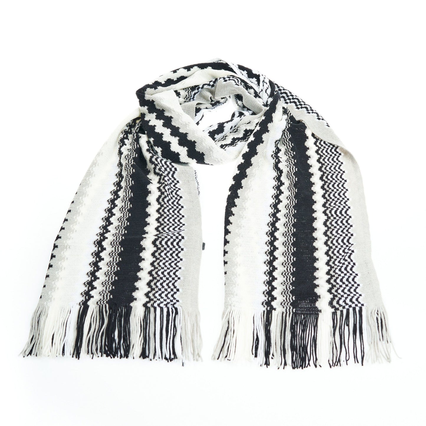 Chic Geometric Patterned Scarf with Fringes
