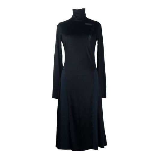 Elegant Long-Sleeved Dress with Ribbon Detail