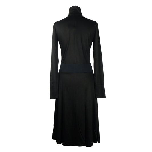 Elegant Long-Sleeved Dress with Ribbon Detail
