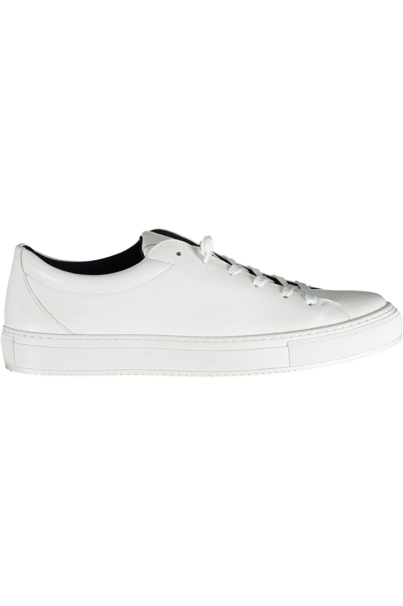 Sporty Chic Lace-Up Sneakers in Crisp White