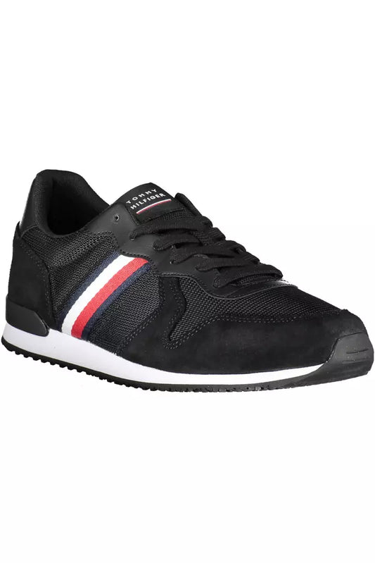 Sleek Black Sports Sneakers with Contrasting Accents