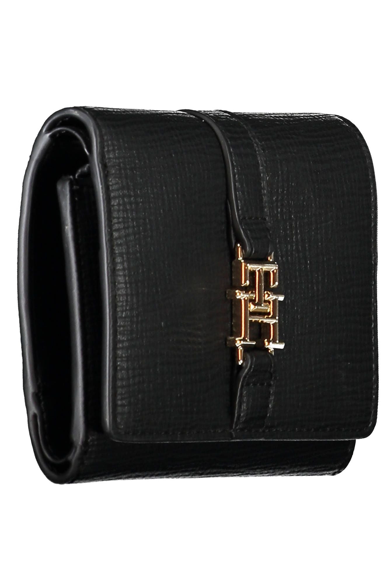 Chic Black Zip Wallet with Contrasting Details