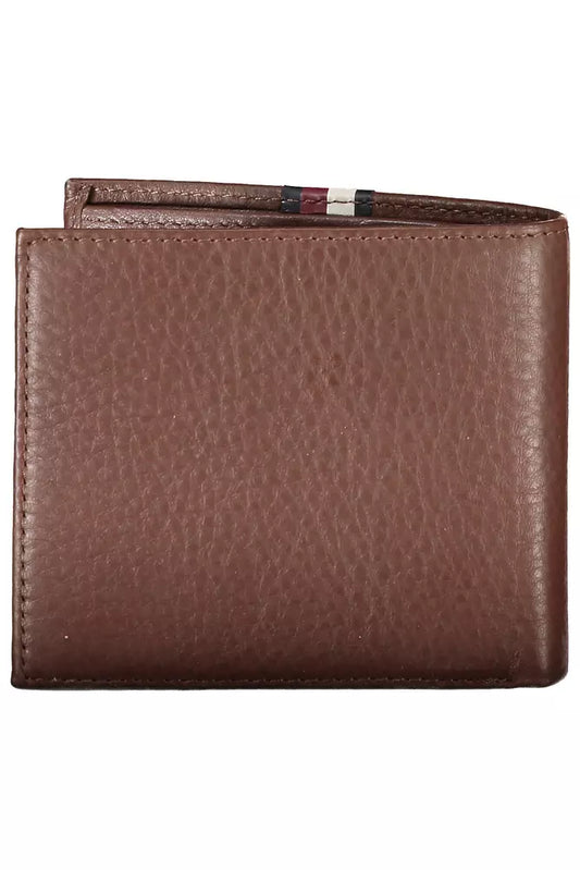 Elegant Leather Wallet with Contrasting Detail